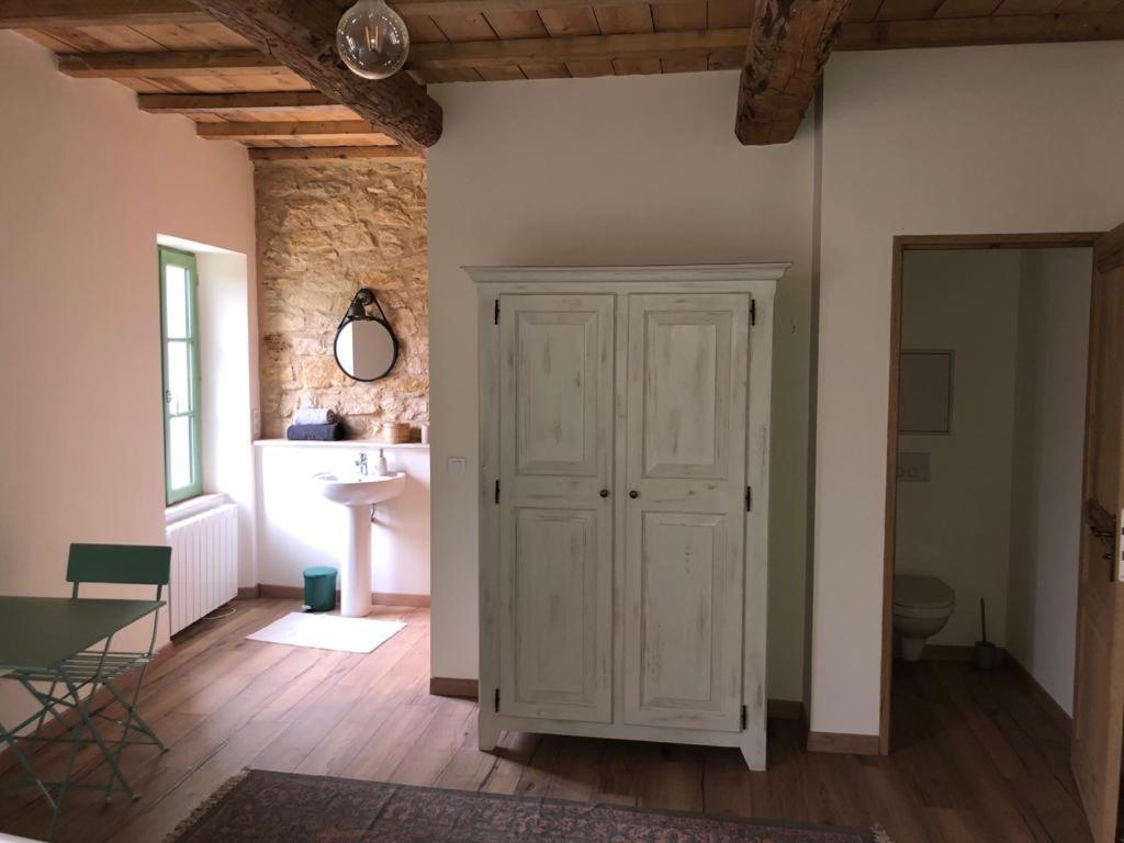 Chambre Du Tilleul - Charme, Confort Et Piscine Sigonce Zewnętrze zdjęcie